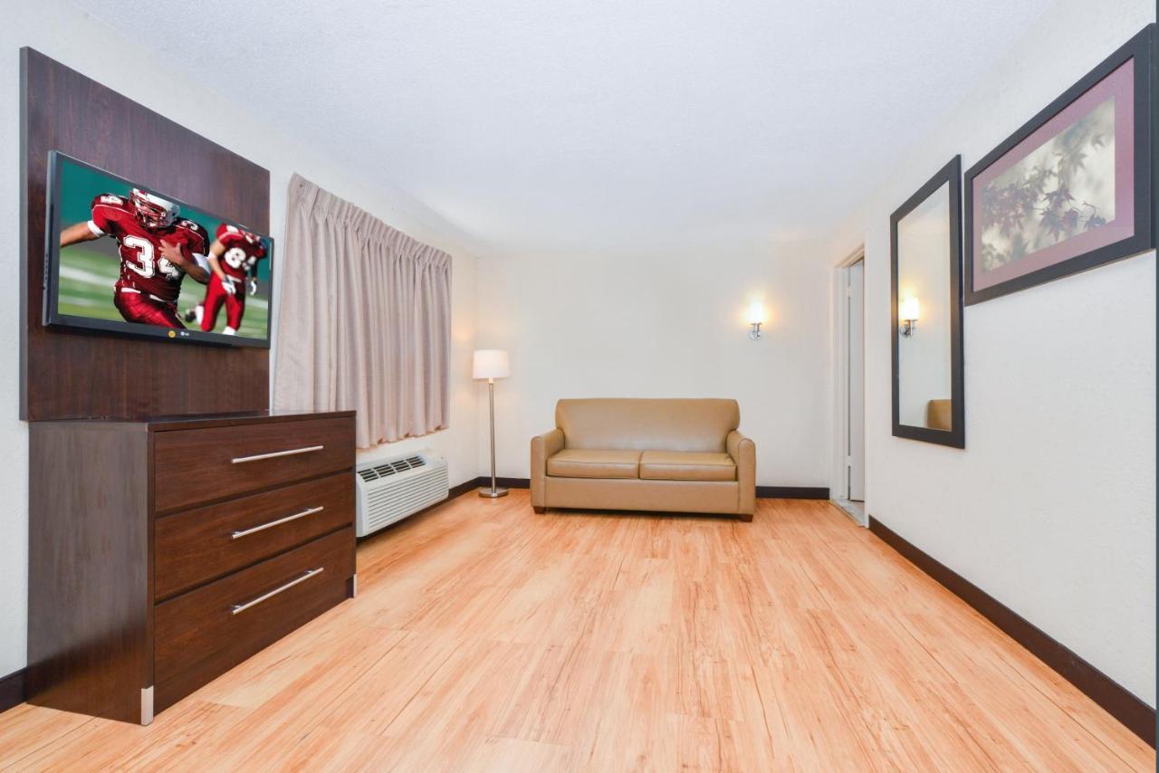 Red Roof Inn Plus+ & Suites Guilford Zewnętrze zdjęcie