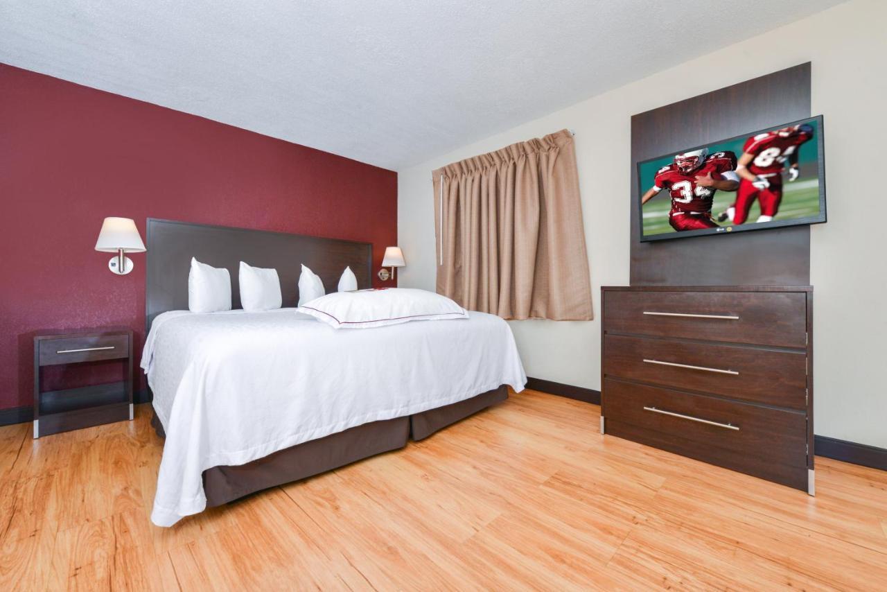 Red Roof Inn Plus+ & Suites Guilford Zewnętrze zdjęcie