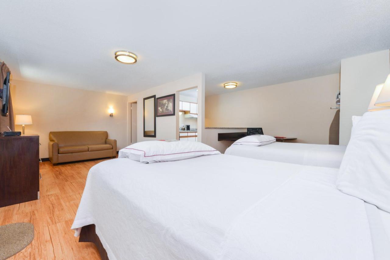 Red Roof Inn Plus+ & Suites Guilford Zewnętrze zdjęcie
