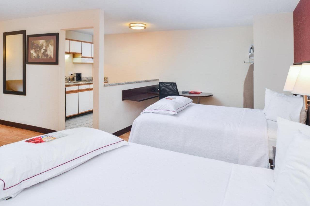 Red Roof Inn Plus+ & Suites Guilford Zewnętrze zdjęcie