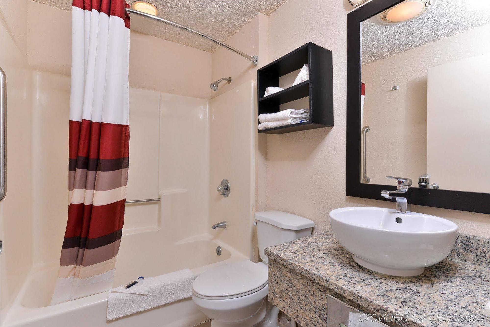 Red Roof Inn Plus+ & Suites Guilford Zewnętrze zdjęcie