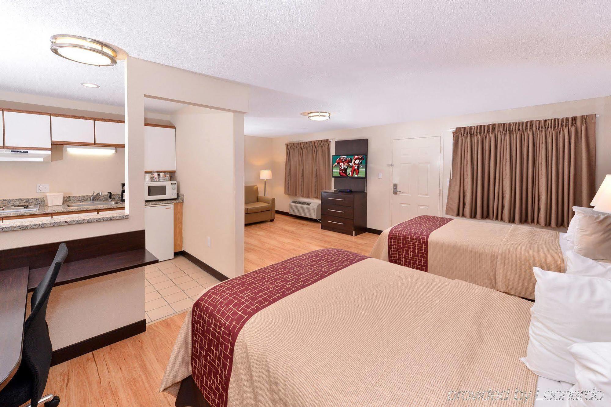 Red Roof Inn Plus+ & Suites Guilford Zewnętrze zdjęcie
