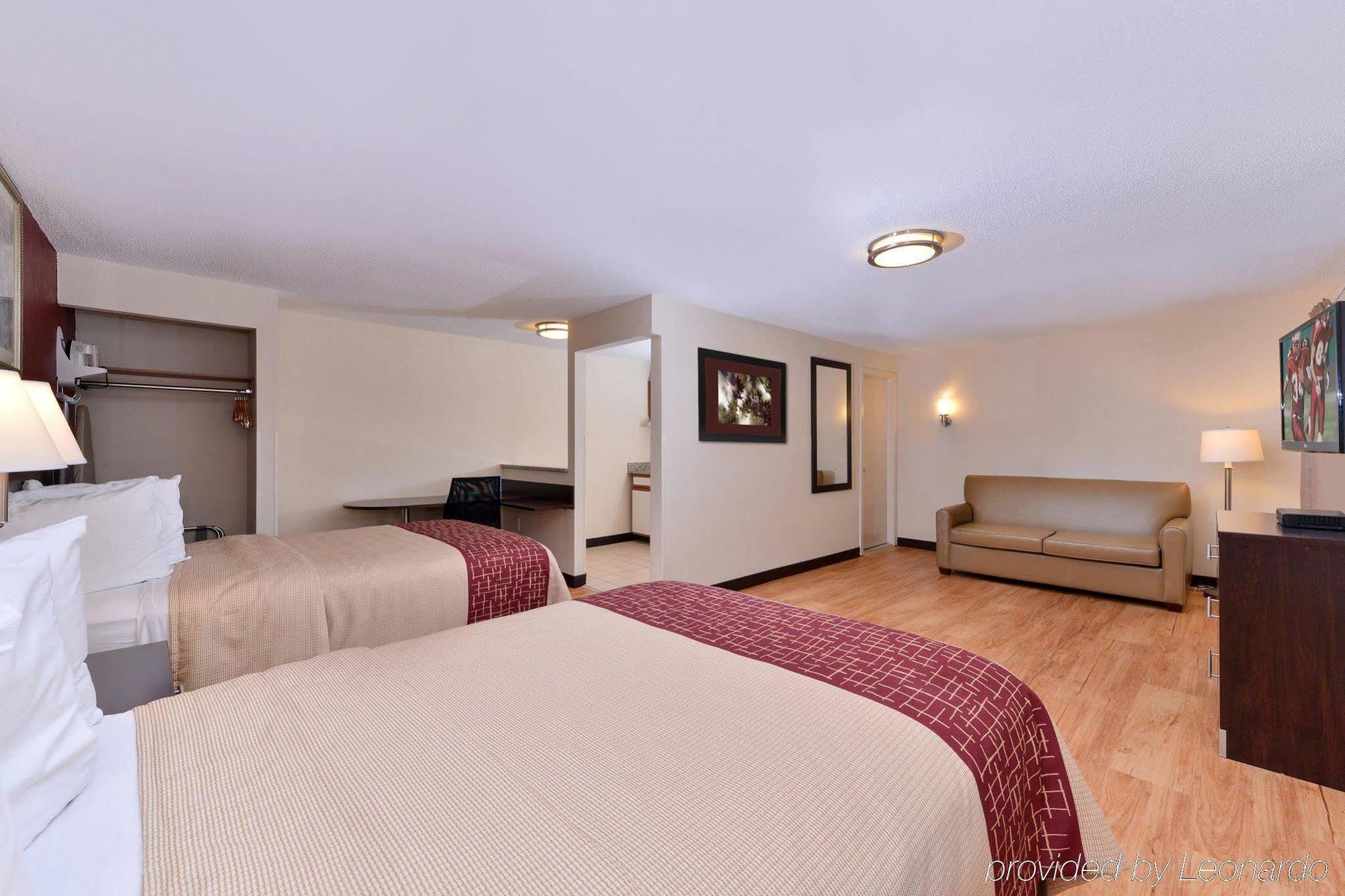 Red Roof Inn Plus+ & Suites Guilford Zewnętrze zdjęcie
