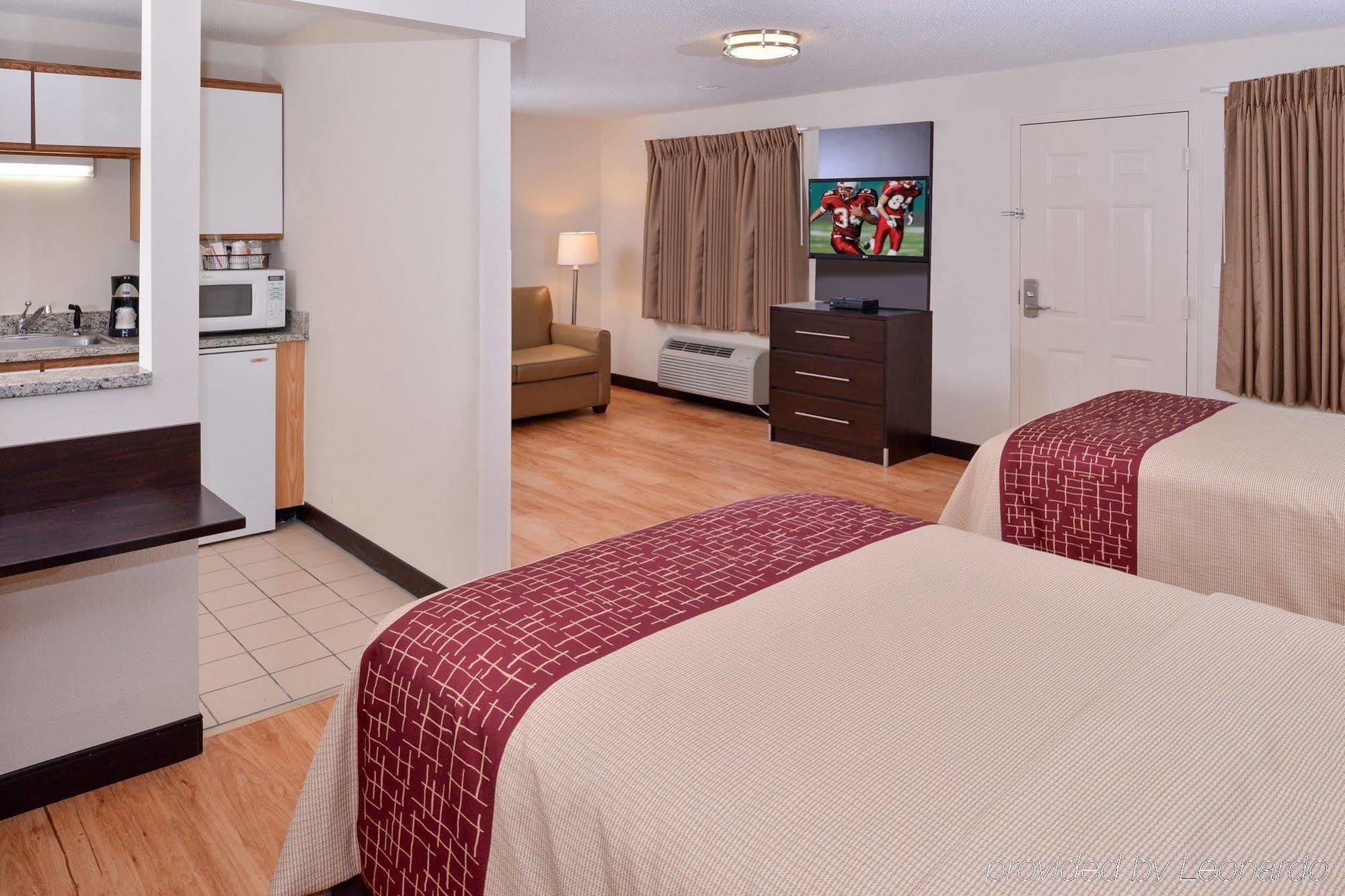 Red Roof Inn Plus+ & Suites Guilford Zewnętrze zdjęcie