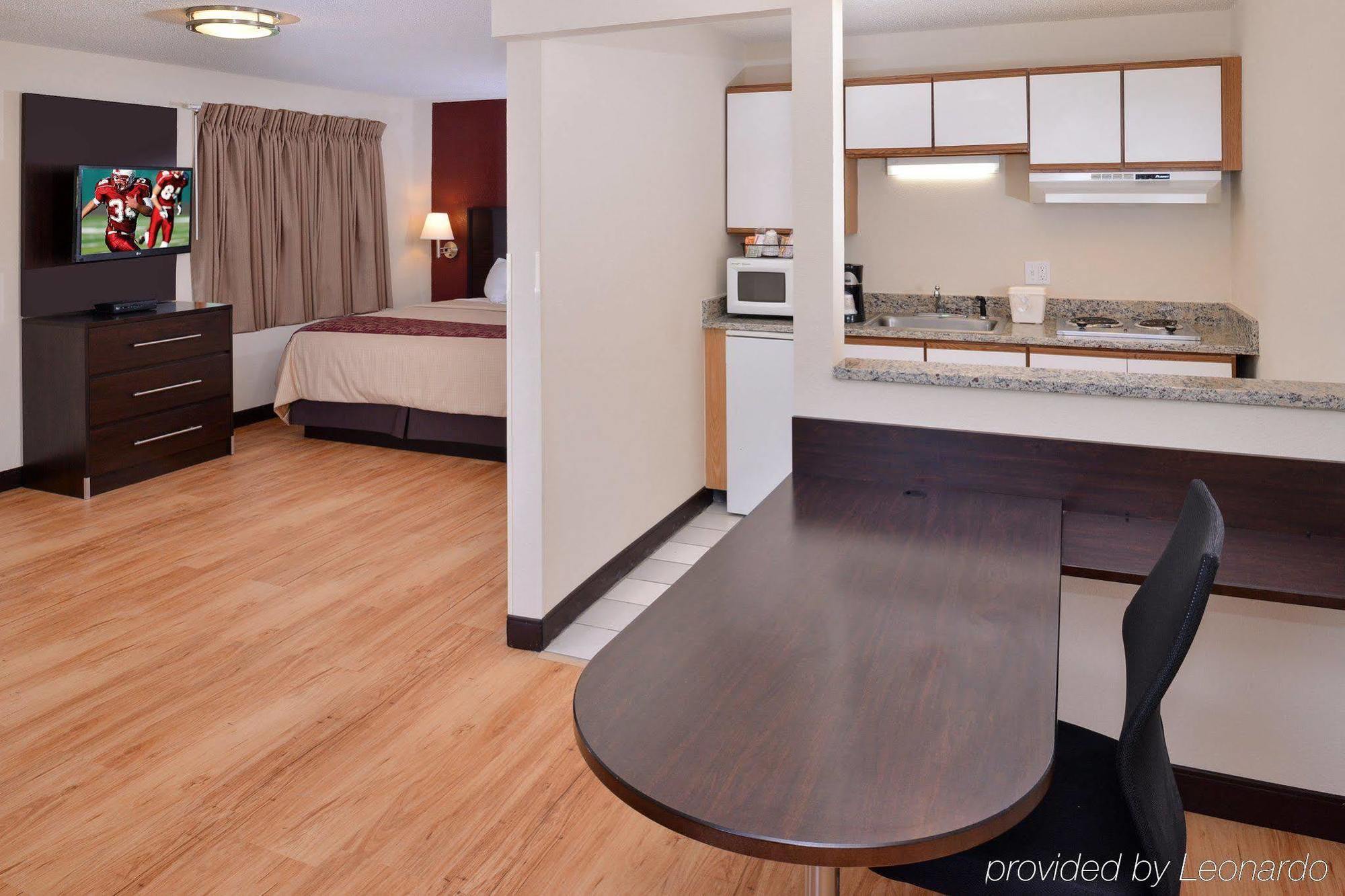 Red Roof Inn Plus+ & Suites Guilford Zewnętrze zdjęcie