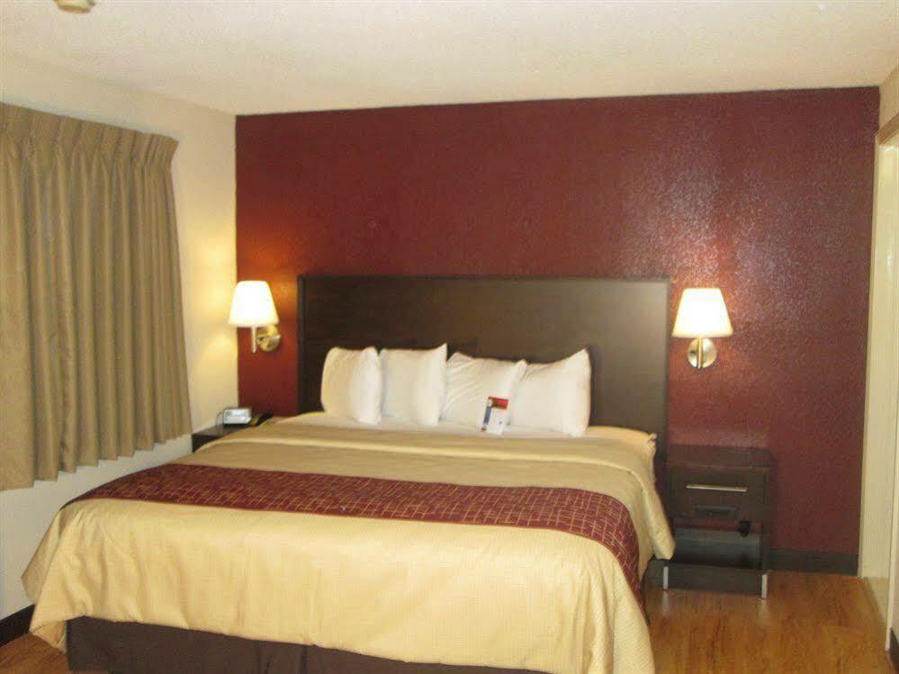 Red Roof Inn Plus+ & Suites Guilford Zewnętrze zdjęcie